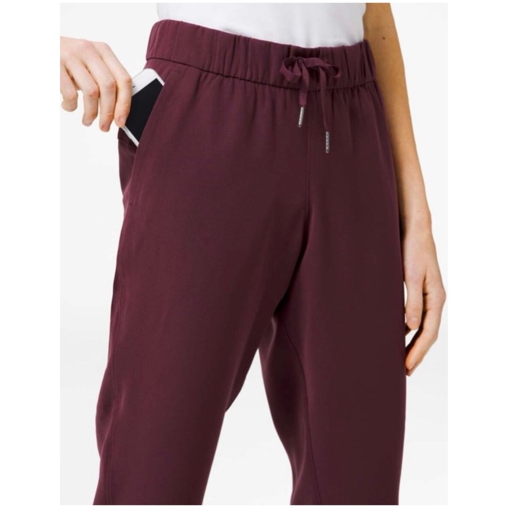 Lululemon On the Fly Jogger Pant *Woven Cassis Size 4 Small EUC Lounge wear - Picture 4 of 10